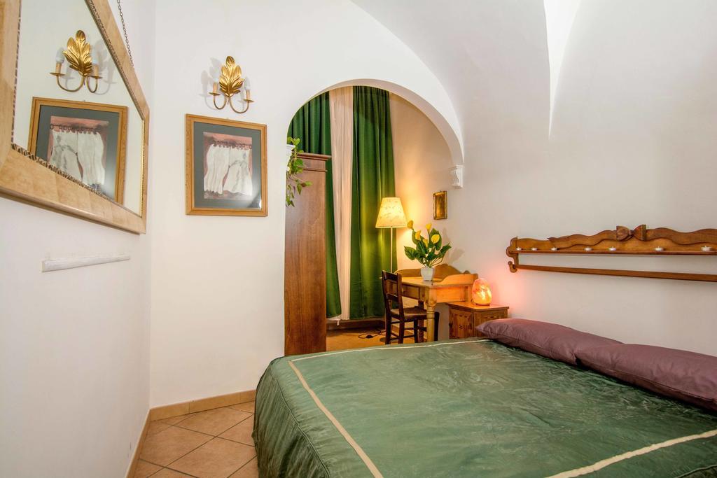 Quattro Cantoni R-Home Rome Room photo